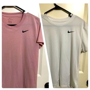 (2) Womens Nike t-shirts